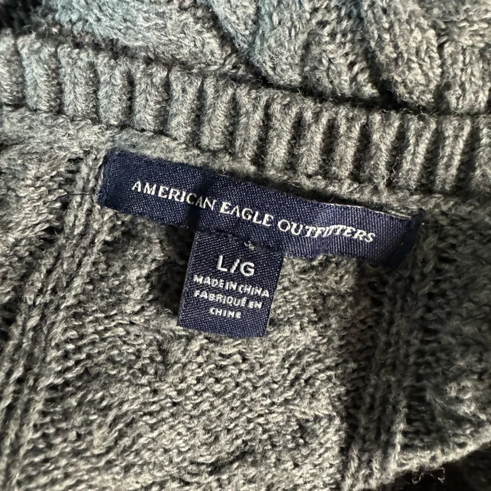American Eagle Gray Cable Knit Sweater Size Large